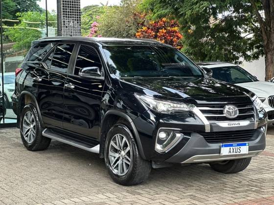 TOYOTA HILUX SW4 2.8 SRX 4X4 7 LUGARES 16V TURBO INTERCOOLER DIESEL 4P AUTOMÁTICO TOYOTA HILUX SW4 2.8 SRX 4X4 7 LUGARES 16V TURBO INTERCOOLER DIESEL 4P AUTOMÁTICO